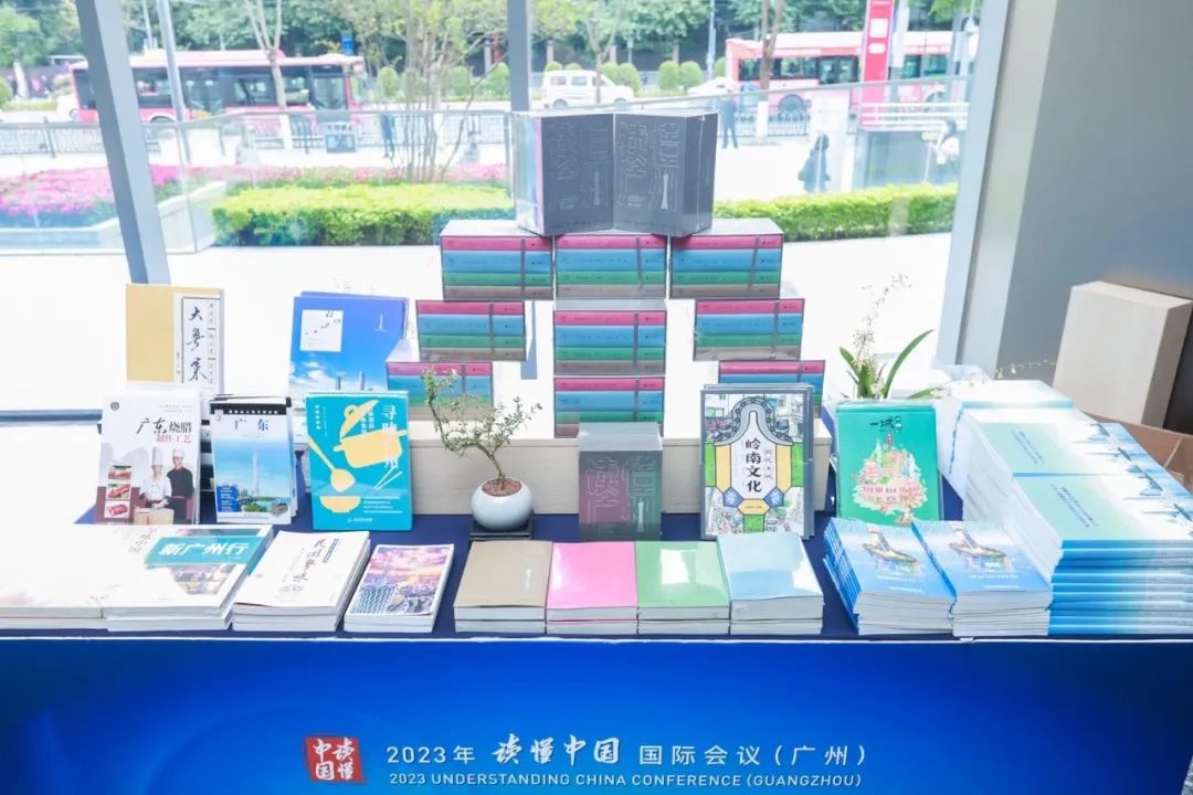 开云网页版与香港三联书店合作，推动岭南文化精品图书《消失的名菜》《大粤菜》版权出海